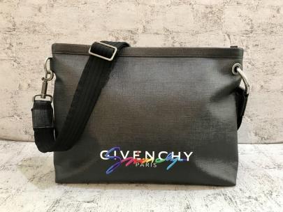 「インポートブランドのGIVENCHY 」