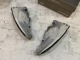 「スニーカーのNEW BALANCE× WTAPS 」