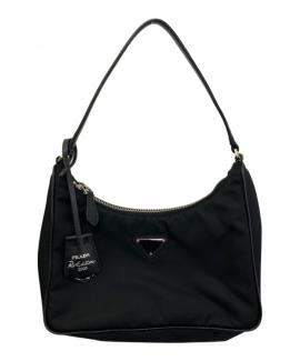 「ラグジュアリーブランドのPRADA 」