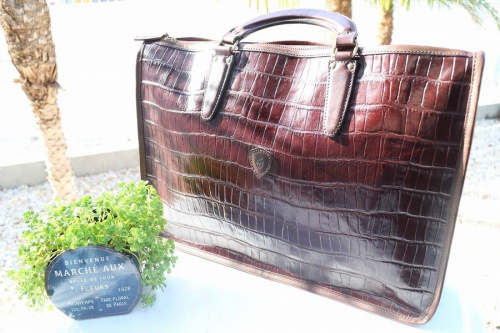 フェリージのレザーバッグ