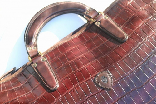 レザーバッグの横浜