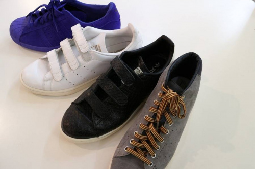 adidasのアディダス