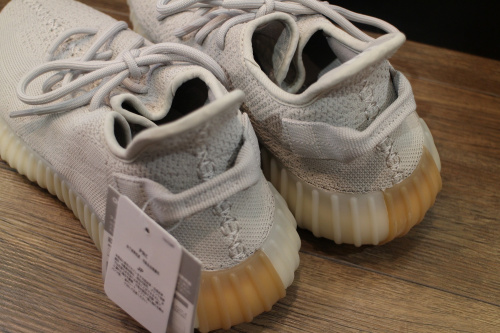 ブランド古着のYEEZY BOOST（イージーブースト）