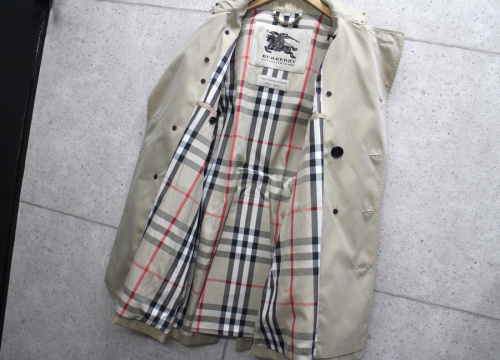 トレンチコートの参考上代250,000円程度