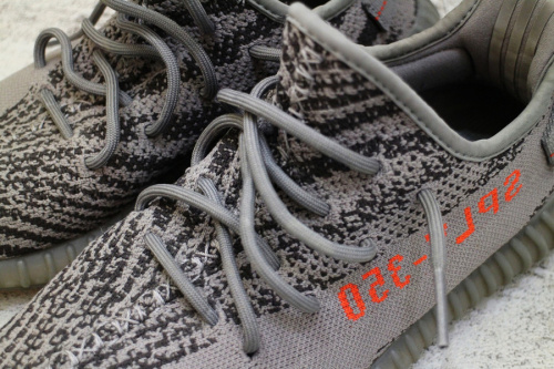 ストリートブランドのadidas YEEZY