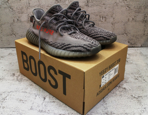 adidas YEEZYのアディダス イージー