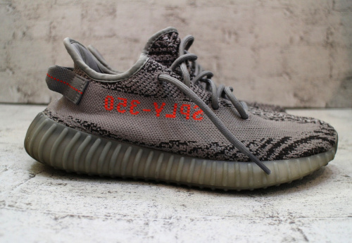 アディダス イージーのスニーカー