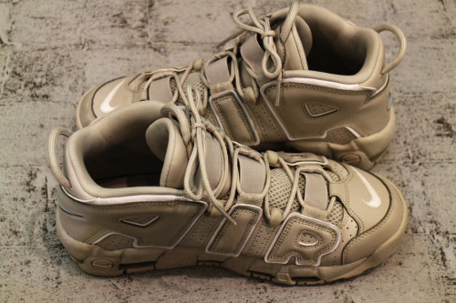 ナイキのAIR MORE UPTEMPO