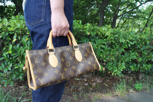 ハンドバッグのモノグラム