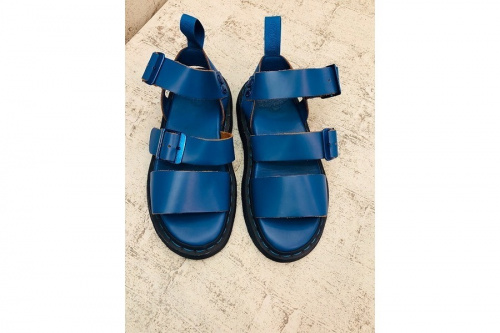 ト゛クターマーチンのサンダル