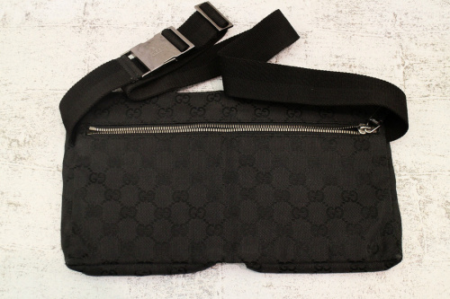 グッチのボディーバック