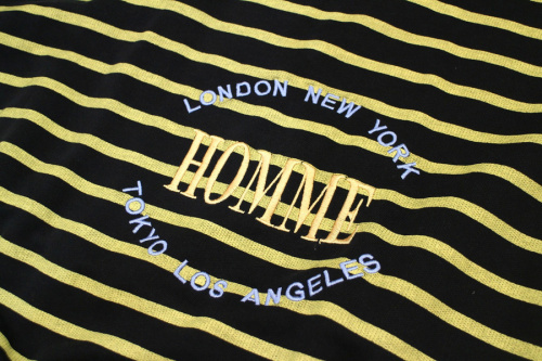 バレンシアガの刺繍スウェット