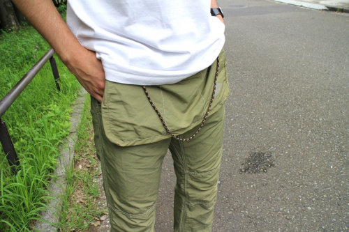 アンドワンダーのガーメントパンツ