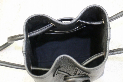 ヴァジックのバケットバッグ