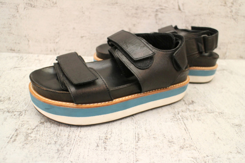 プラットフォームサンダルのメンズ