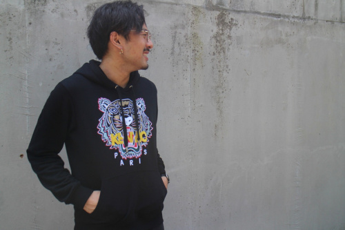 ケンゾーのタイガー刺繍パーカー