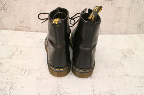 ドクターマーチン・エアウエアの８ホールブーツ