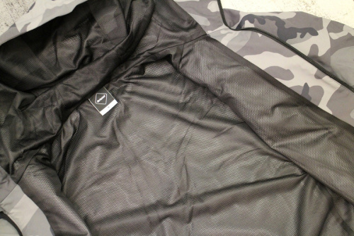 エフシーアールビーのTOUR JACKET