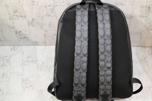 シグネチャーのバックパック