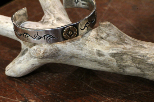 バングルのネックレス