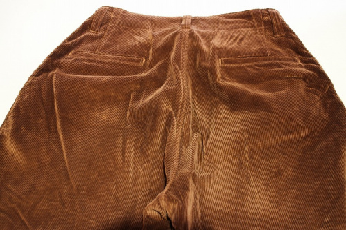 イートーツのコーデュロイパンツ