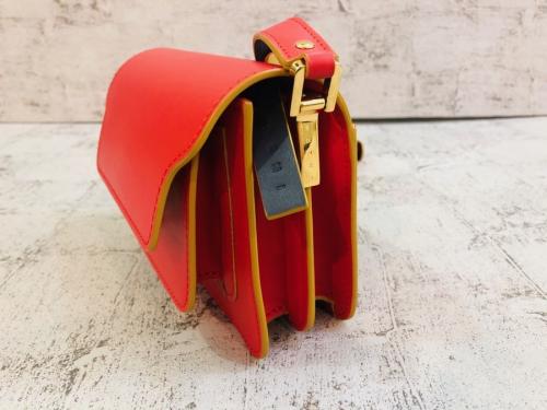 マルニのショルダーバック