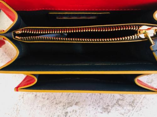 ショルダーバックのTRUNK SAFFIANO