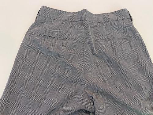 ネオンサインのスラックスパンツ