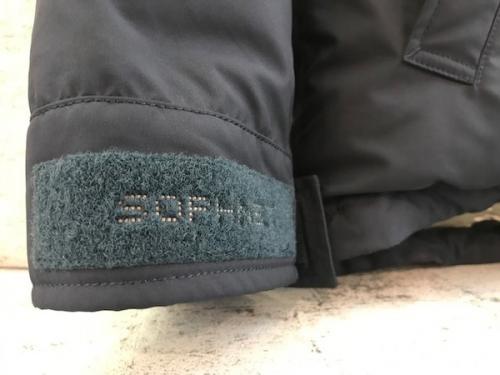 マウンテンダウンパーカーのダウンジャケット