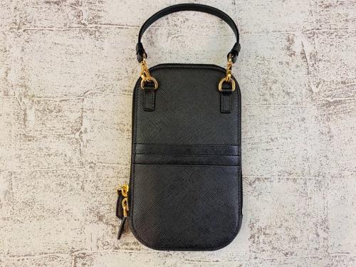 プラダのバッグ