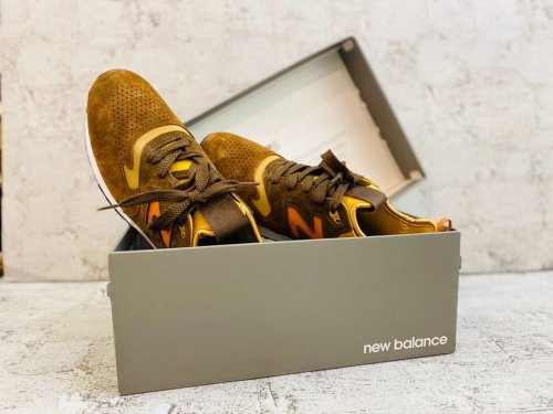 スニーカーのNEW BALANCE