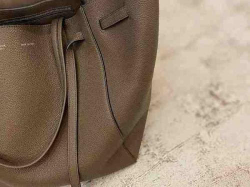 CELINE】カバファントムスモール入荷。[2020.02.28発行]｜トレ