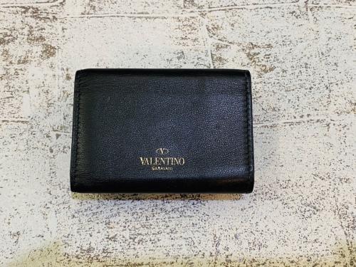 ヴァレンティノのスタッズミニウォレット