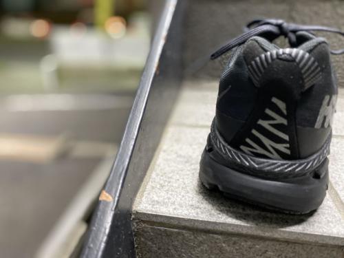 クリフトン 6のスニーカー