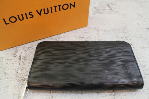 ラグジュアリーブランドのLOUIS VUITTON 　