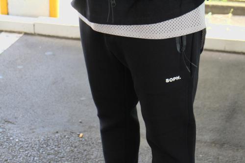 エフシーアールビーのパーカー