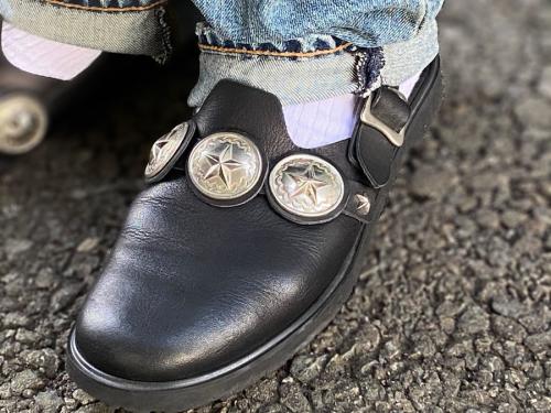 フットザコーチャー×エンド カスタム ジュエラーのサンダル