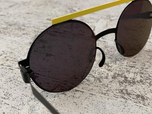 サングラスのVERBAL