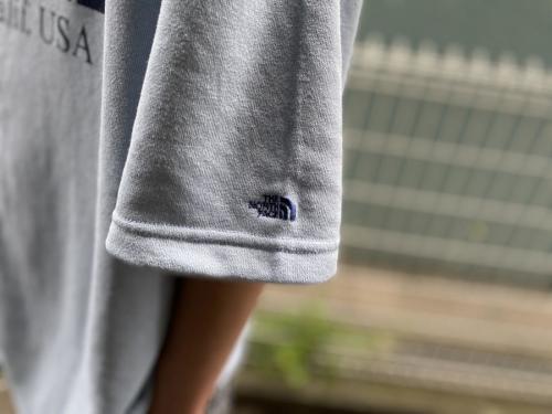 TシャツのAsymmetry Logo Tee