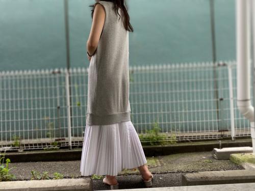 Sleeveless sweat shirts dress Pleated