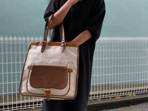 キャリアファッションのLONGCHAMP