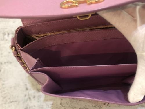 サルヴァトーレ フェラガモのショルダーバッグ