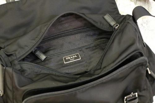 プラダのナイロンショルダーバッグ