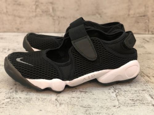 ナイキのメッシュエアリフトサンダル