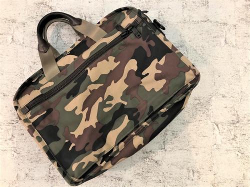 トゥミのエクスパンダブルブリーフケース