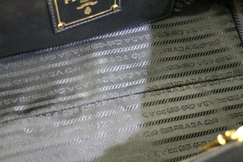 レザーショルダーバッグのレディース