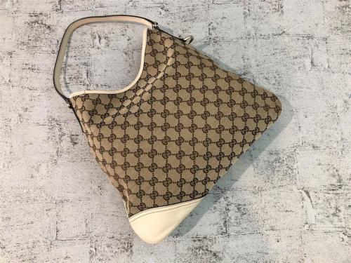 グッチのGGキャンバスショルダーバッグ