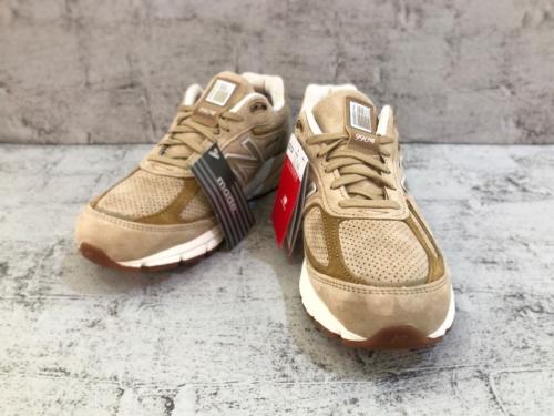 ニューバランスのローカットスニーカー