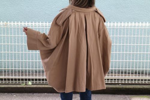 アクネストゥディオズのショートトレンチポンチョ