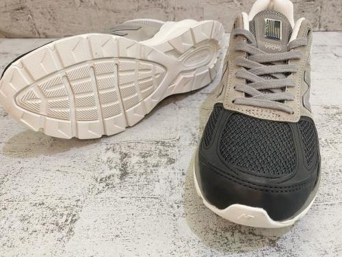 NEW BALANCEのニューバランス